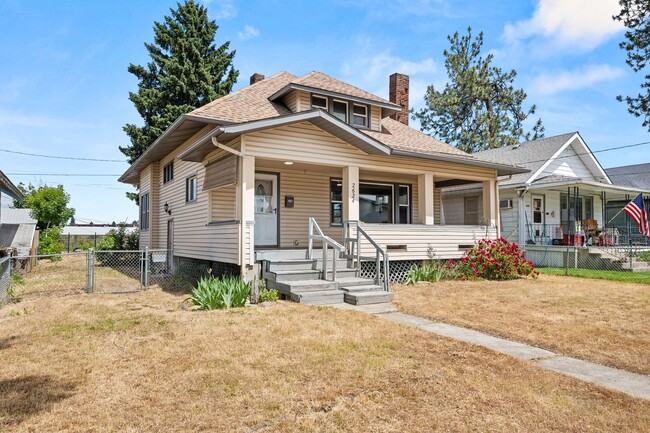 Building Photo - 2624 W Eighth Ave