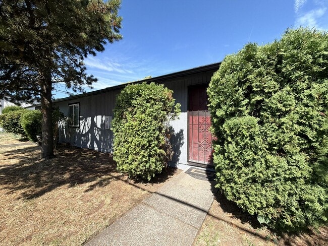 Building Photo - 5921 SE 83rd Ave