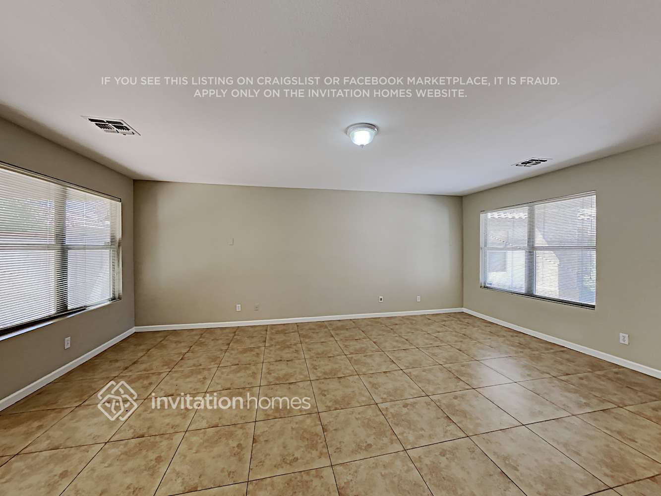 Building Photo - 1533 S Halsted Dr
