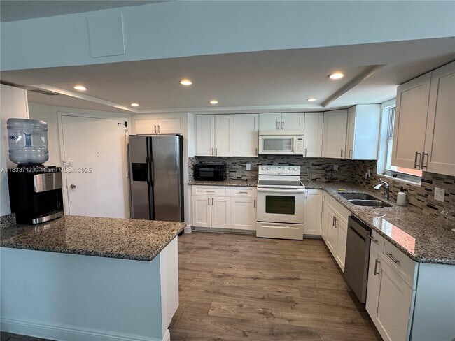 Building Photo - 1351 NE Miami Gardens Dr