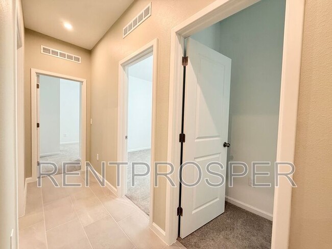 Building Photo - 2633 Ginseng Ivy St