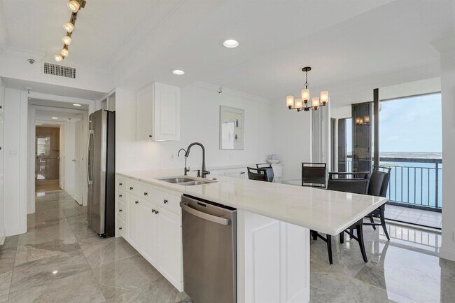 Building Photo - 5380 N Ocean Dr