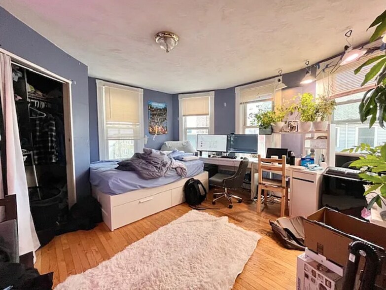 Building Photo - 8 Eldora St