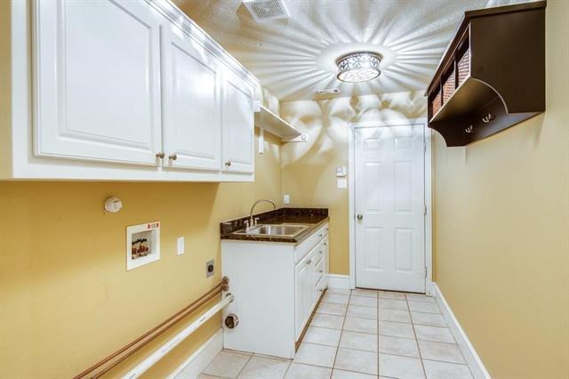 Building Photo - 725 Saxon Trail