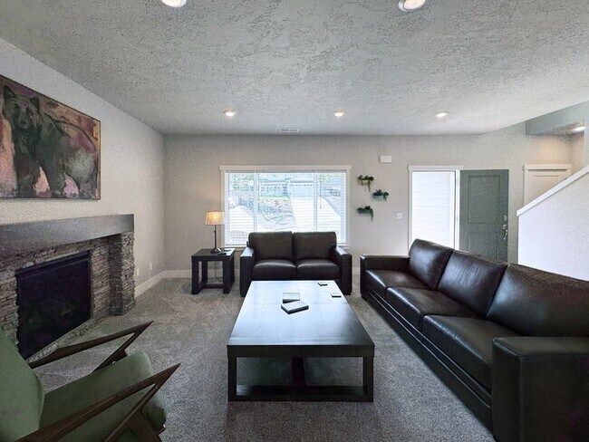Building Photo - 2771 Cascara Dr
