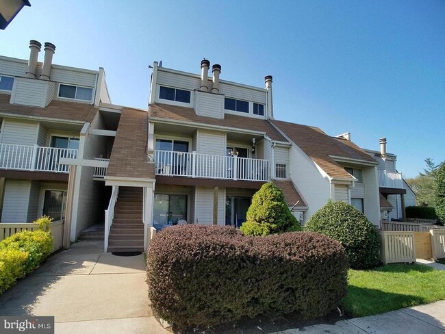 Building Photo - 1030 Warwick Ct