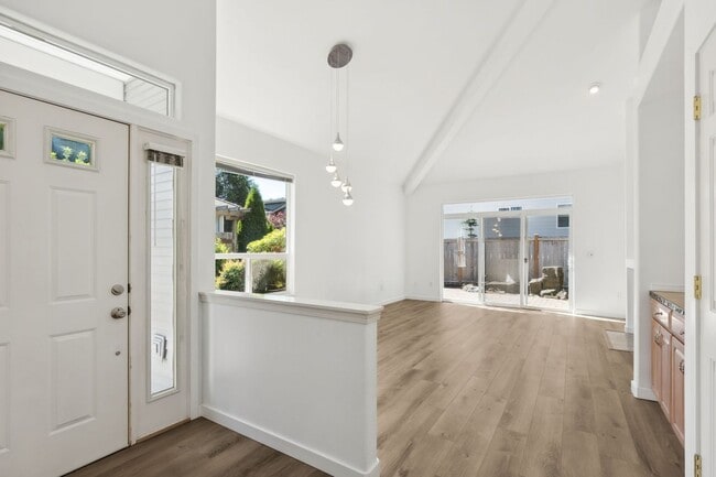 Building Photo - Mill Creek and Bothell just minutes away!