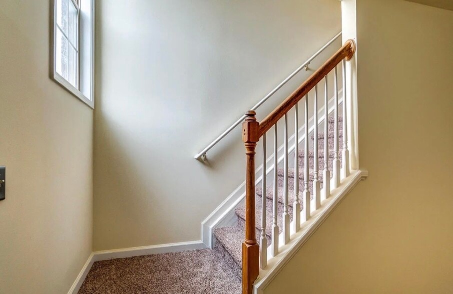 Building Photo - 578 Hampton Way