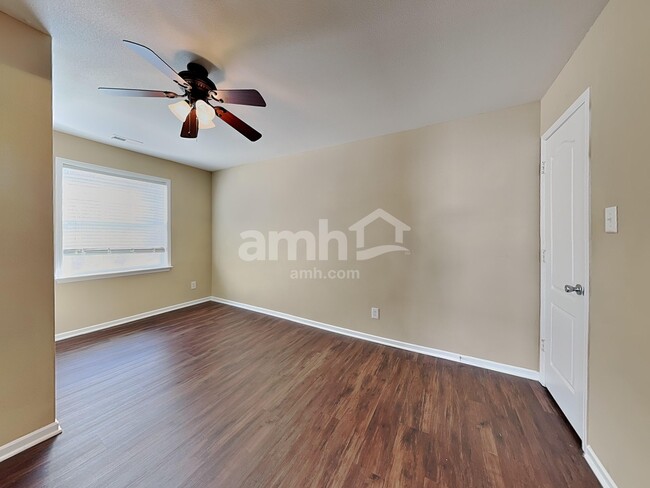 Building Photo - 4112 Lakewood Glen Dr