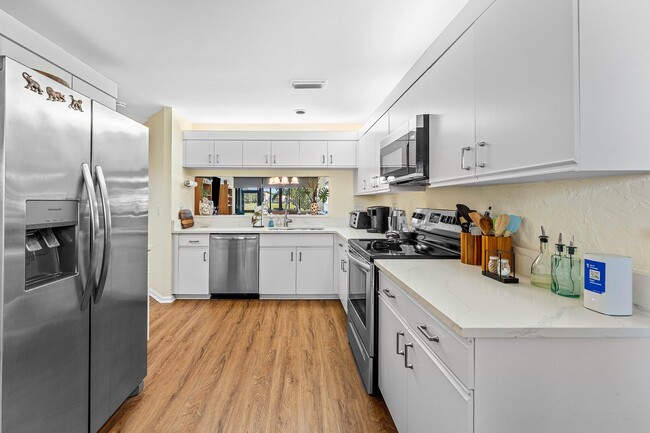 Building Photo - 858 Windermere Way