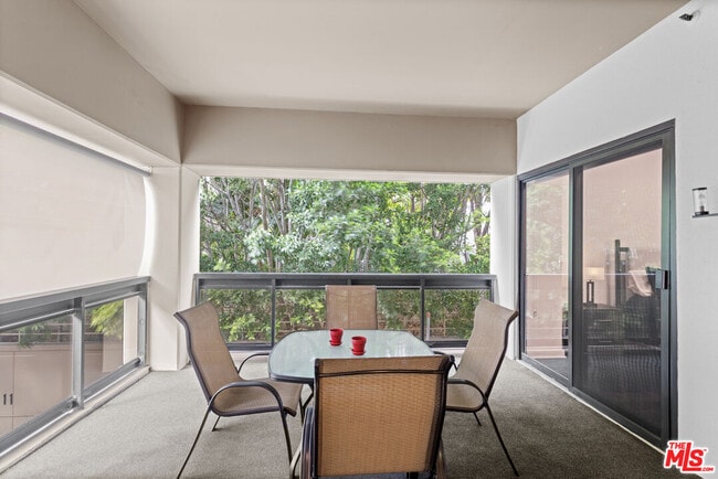 Building Photo - 10445 Wilshire Blvd