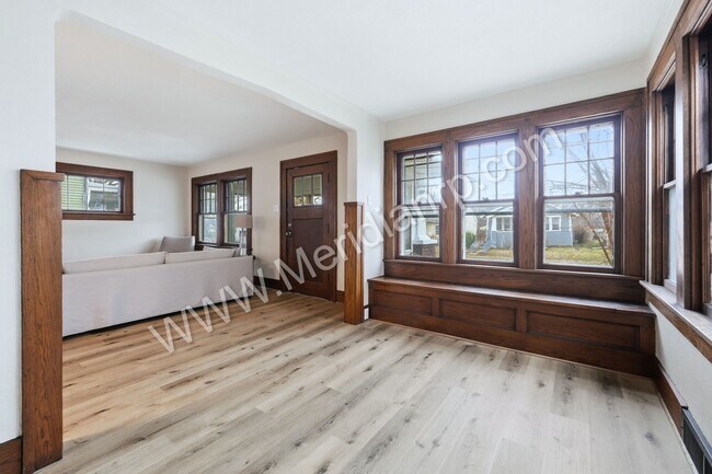 Building Photo - 931 Woodview Blvd