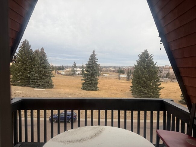 Building Photo - Fully Furnished Condo - 2 bedroom, 1 bath