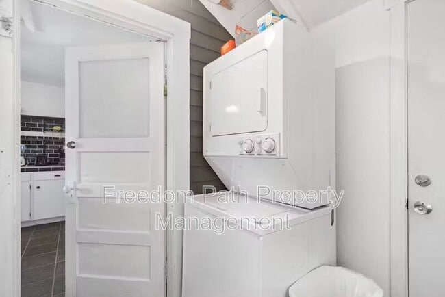 Building Photo - 43843 ID-200