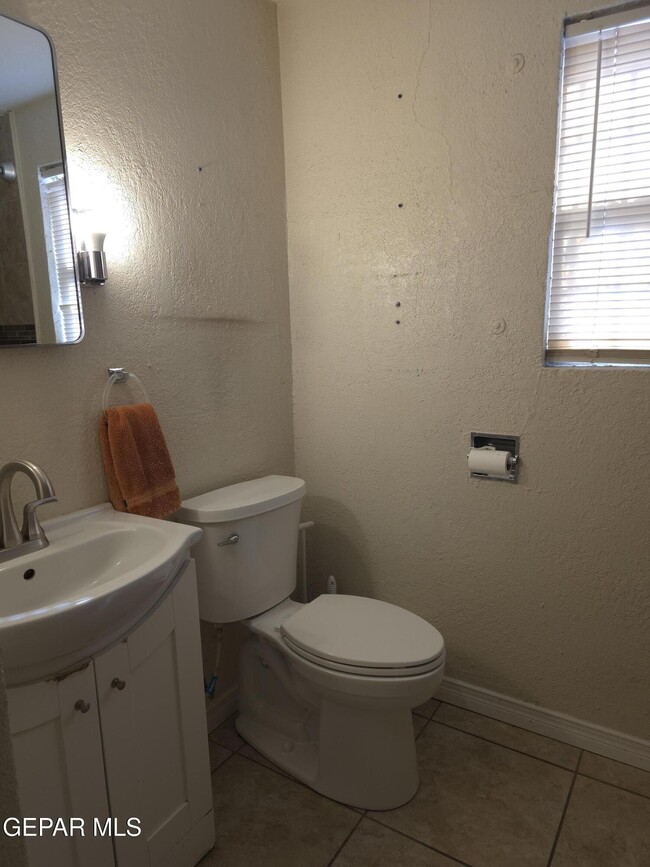 Building Photo - 7332 N Loop Dr