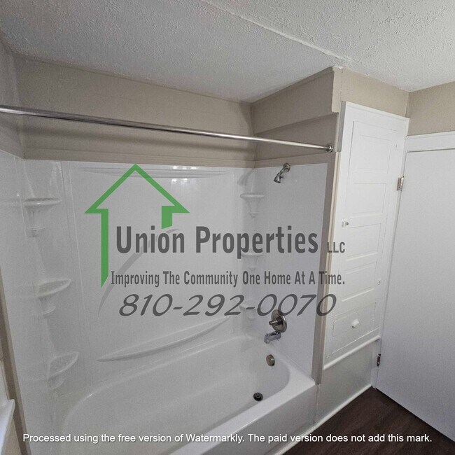 Building Photo - 1042 Gillett St