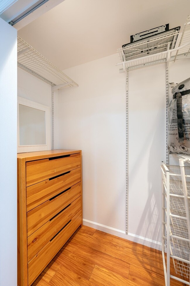 Building Photo - 72 Henry St