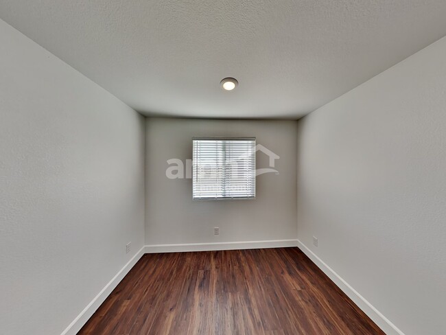 Building Photo - 10465 Beavertail Hill Ave