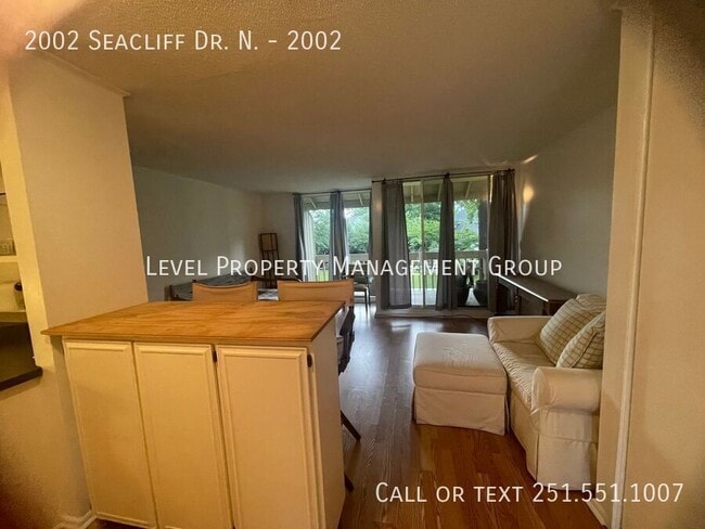 Building Photo - 2002 Sea Cliff Dr N