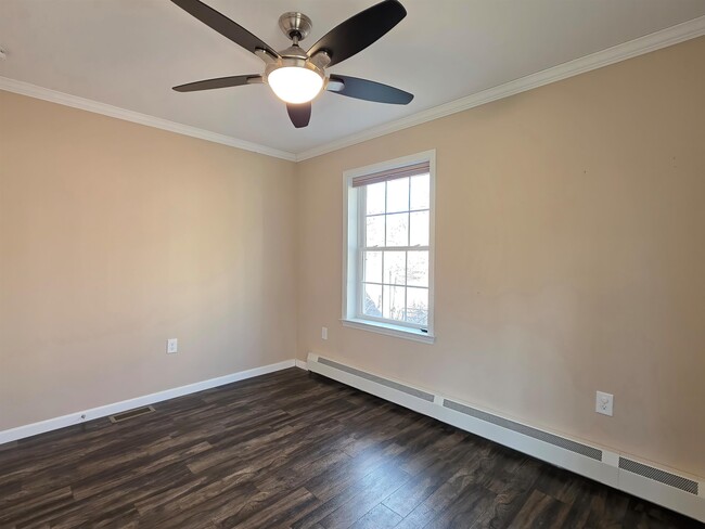 Building Photo - 4 Rock Point Rd