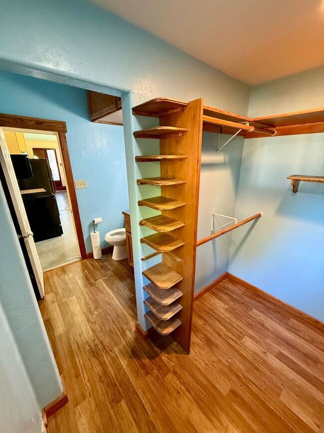 Building Photo - Victorian Charmer – 3 Bed, 1.75 Bath – Utilities Included!