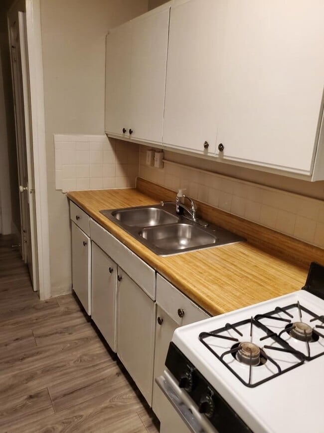 Building Photo - 146 King Dr