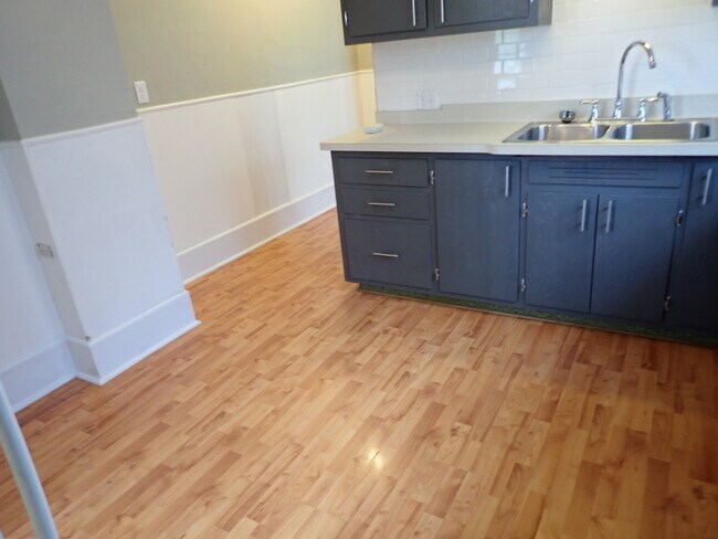 Building Photo - 929 E Clarke St