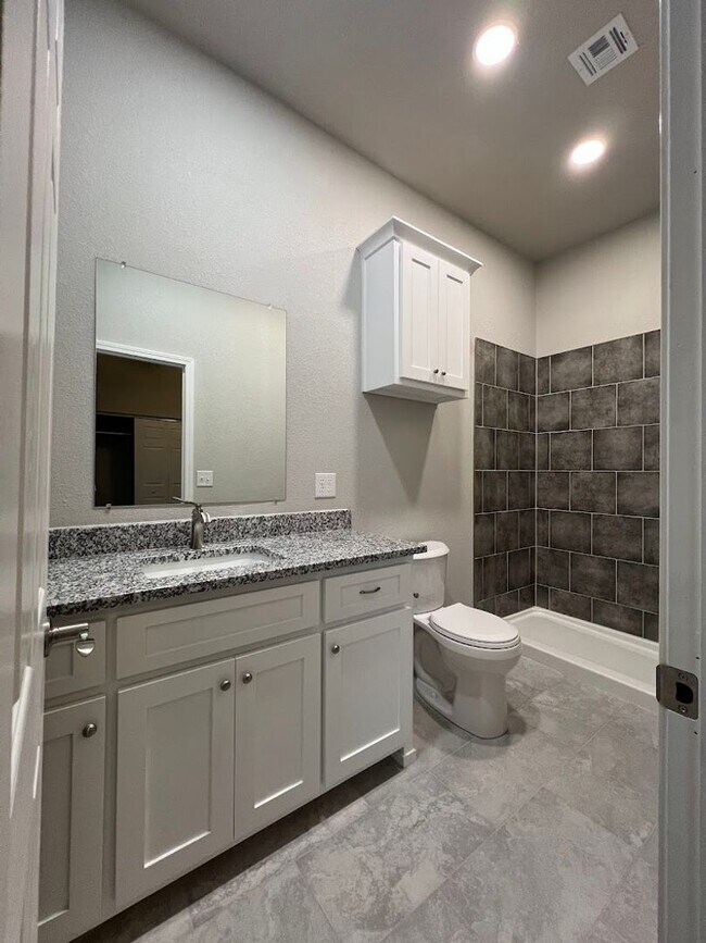 Building Photo - Stunning 4-Bedroom Renovated Home in Sapulpa