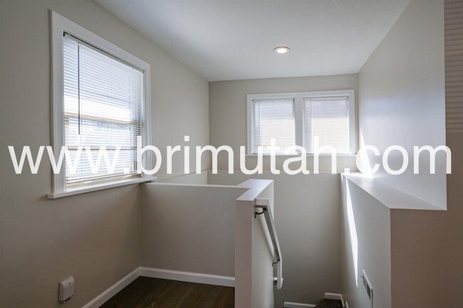 Building Photo - 1572 Kensington Ave