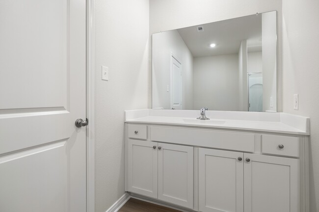 Building Photo - 412 Polly Grv Dr