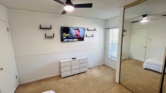 Building Photo - 6903 El Centro Ct