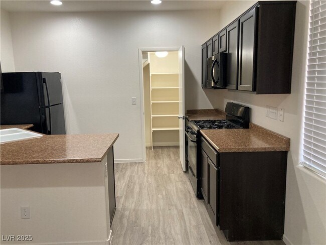 Building Photo - 9512 Knopfler Ln