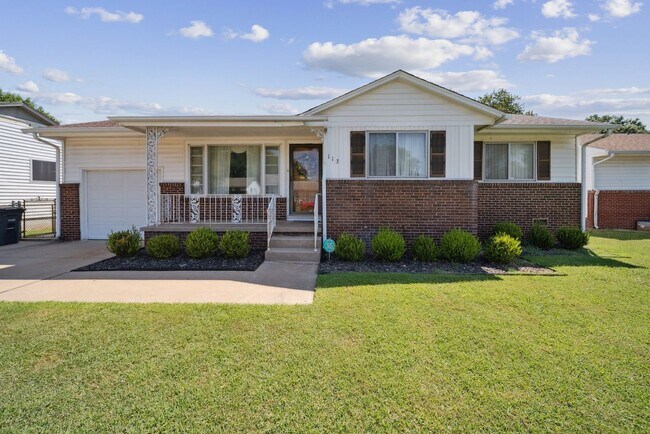 Building Photo - Charming Home in West Tulsa