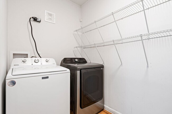 Building Photo - Beautifully Renovated 2 Bed / 2 Bath Home with Fenced Yard in Durham!