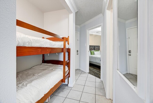 Building Photo - 6300 Seawall Blvd