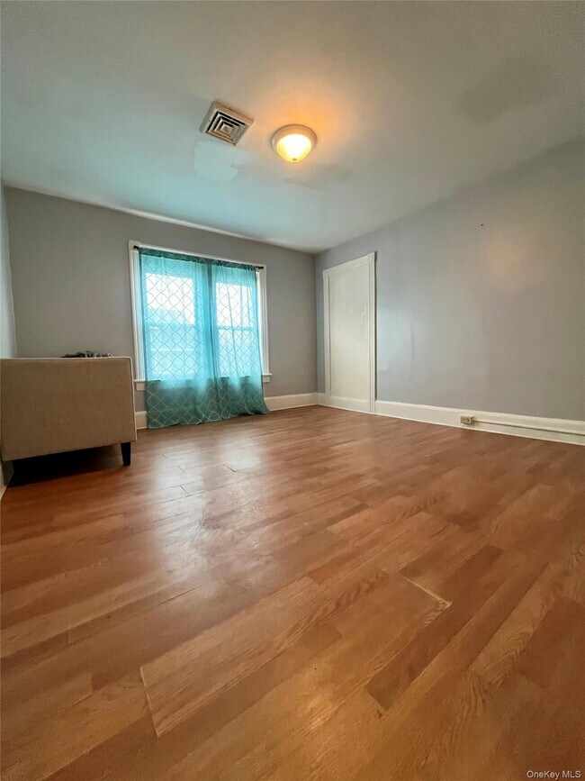 Building Photo - 17 1/2 Wallkill Ave