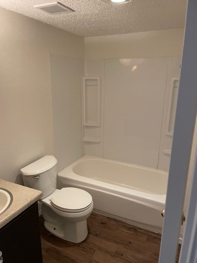 Building Photo - 708 Cooper N Ct