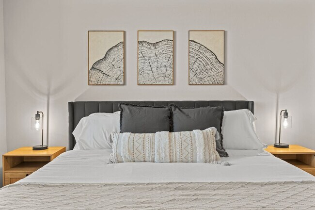 Building Photo - 711 W Broadway Rd