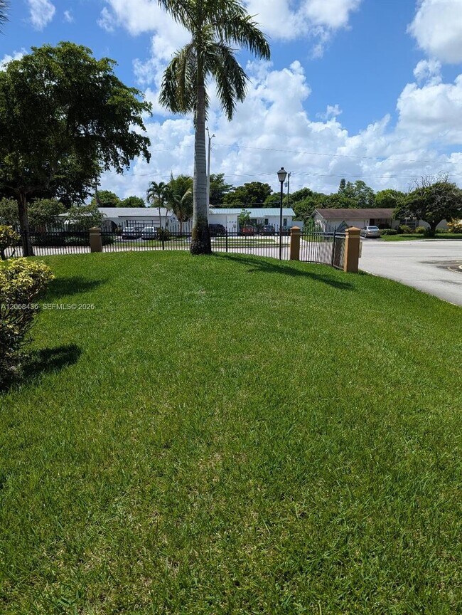 Building Photo - 8380 S Missionwood Cir
