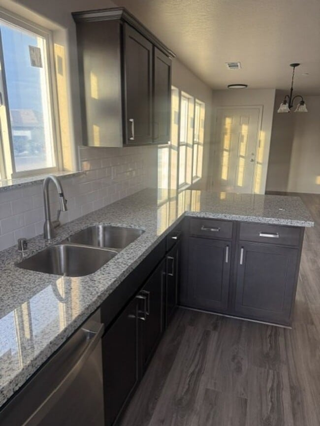 Building Photo - 2395 Oakmont Cir