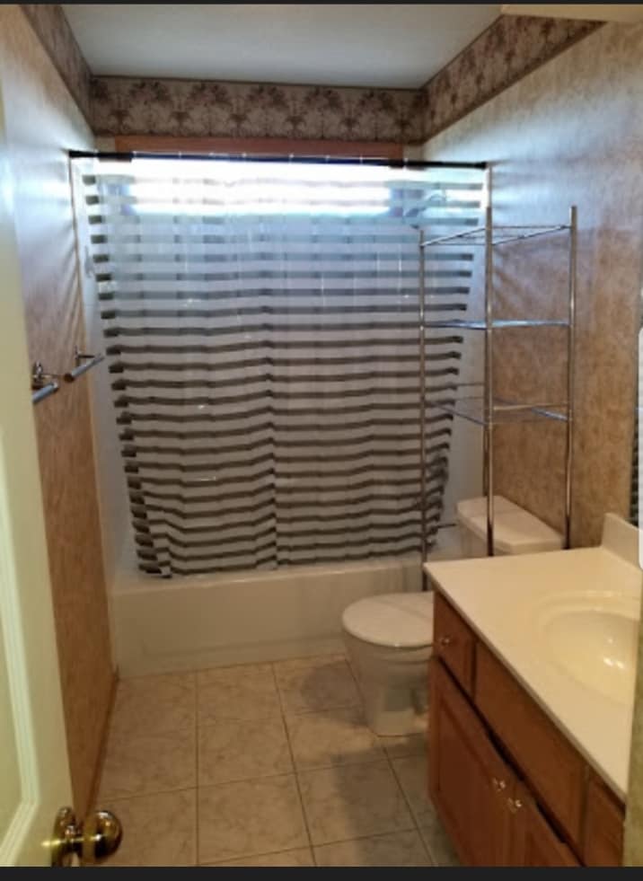 2nd level bathroom - 21506 W 53rd Terrace