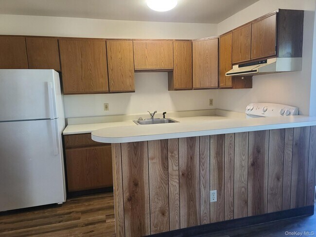 Building Photo - 1022 Violet Ave