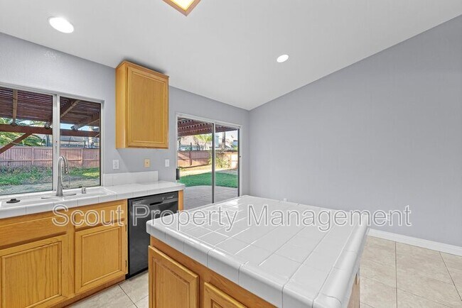 Building Photo - 31654 Granville Dr