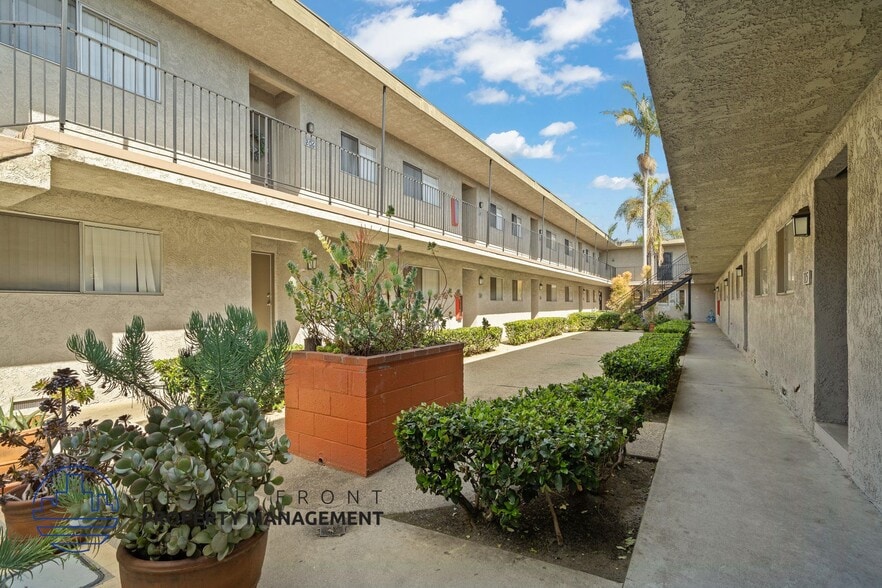 Primary Photo - 1261-1281 Rosecrans Ave.