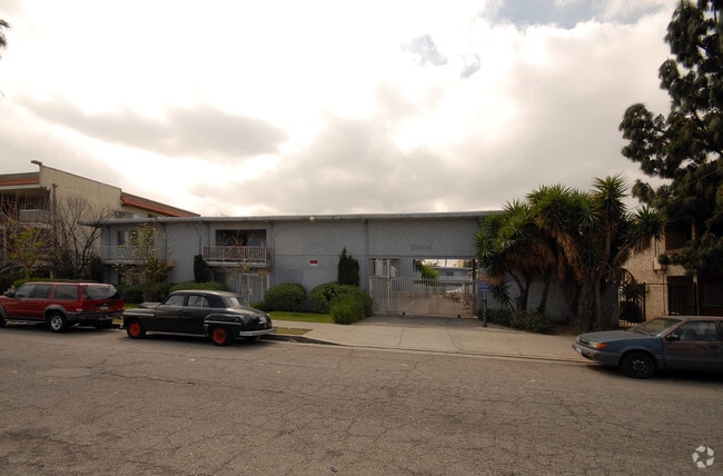 Building Photo - 20414 Saticoy St