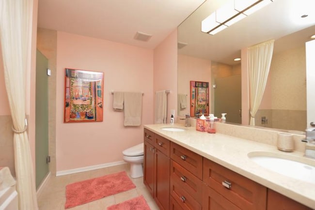 Building Photo - 900 N Kingsbury St