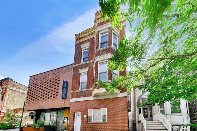 Building Photo - 3151 N Southport Ave