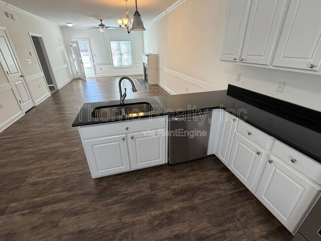 Building Photo - 220 Braylock Dr