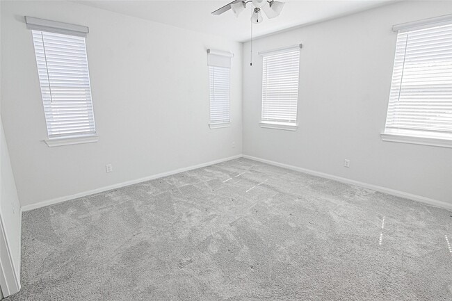 Building Photo - 10005 Brickhouse Dr