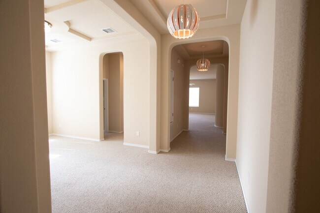 Building Photo - TWO WEEKS FREE RENT!!!  Welcome to this charming 3-bedroom, 2-bathroom home located in the vibran...